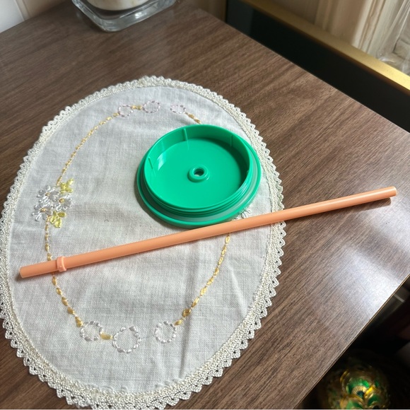 Starbucks Summer 2020 Red & White Clear Cold Cup Tumbler With Green Lid & Straw - Picture 7 of 10